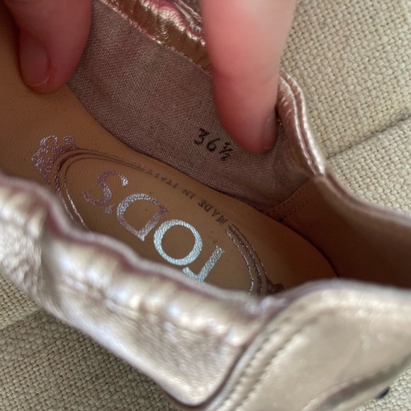 Tod’s rose gold metallic ballet flats - Picture 12 of 13